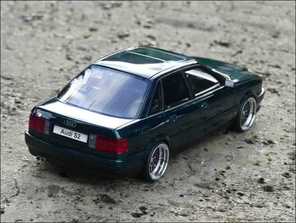1:18 Audi S2 (B3) Limousine Baujahr 1993 Emerald-Green inkl. OVP